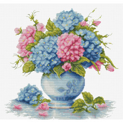 B7033 - Vaza su hortenzija (Vase with Hydrangea) siuvinėjimo rinkinys Luca-s