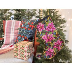 K262 - Rožinės puansetijos Kalėdinė kojinė (Pink Poinsettia Christmas Stocking) siuvinėjimo rinkinys Merejka