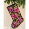 K262 - Rožinės puansetijos Kalėdinė kojinė (Pink Poinsettia Christmas Stocking) siuvinėjimo rinkinys Merejka