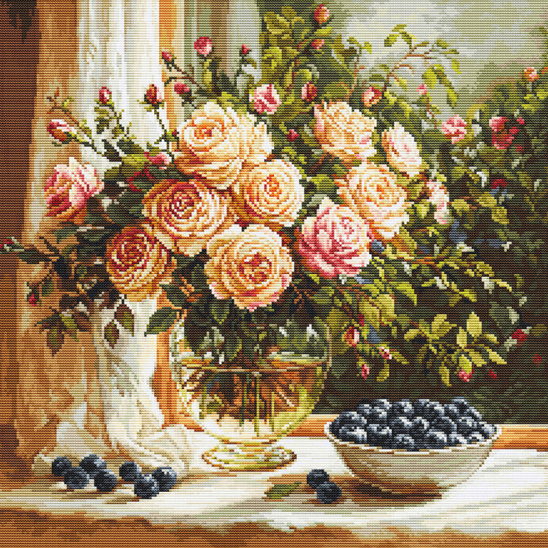 B719 - Vaza su  rožėmis ir mėlynėmis (Vase with Roses and Blueberries) siuvinėjimo rinkinys Luca-S